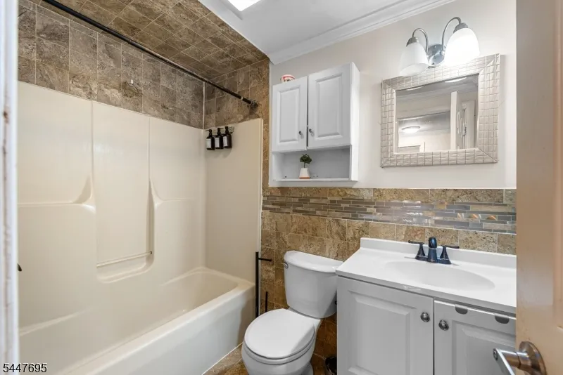 4 Dandridge Dr Newark City, NJ 07108