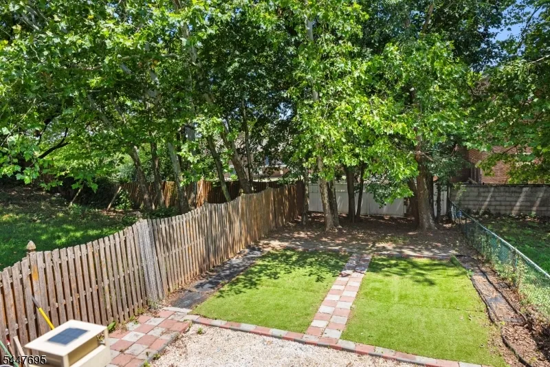 4 Dandridge Dr Newark City, NJ 07108