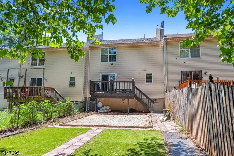 4 Dandridge Dr Newark City, NJ 07108