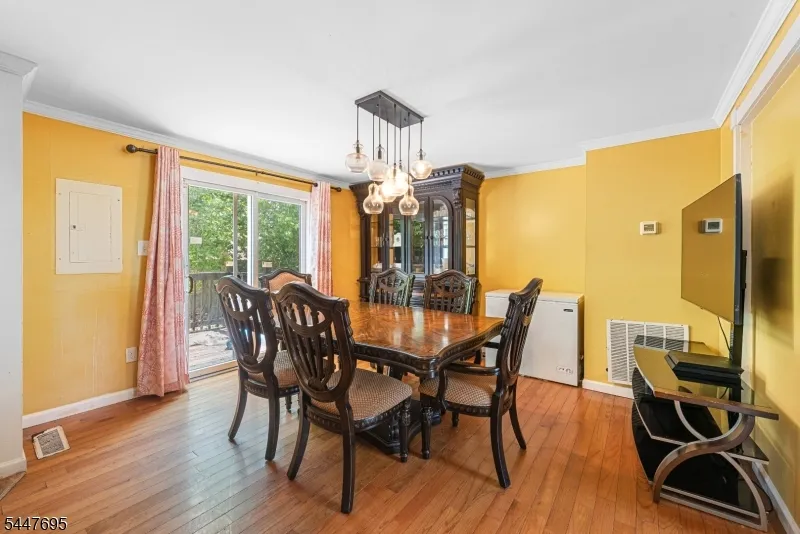 4 Dandridge Dr Newark City, NJ 07108