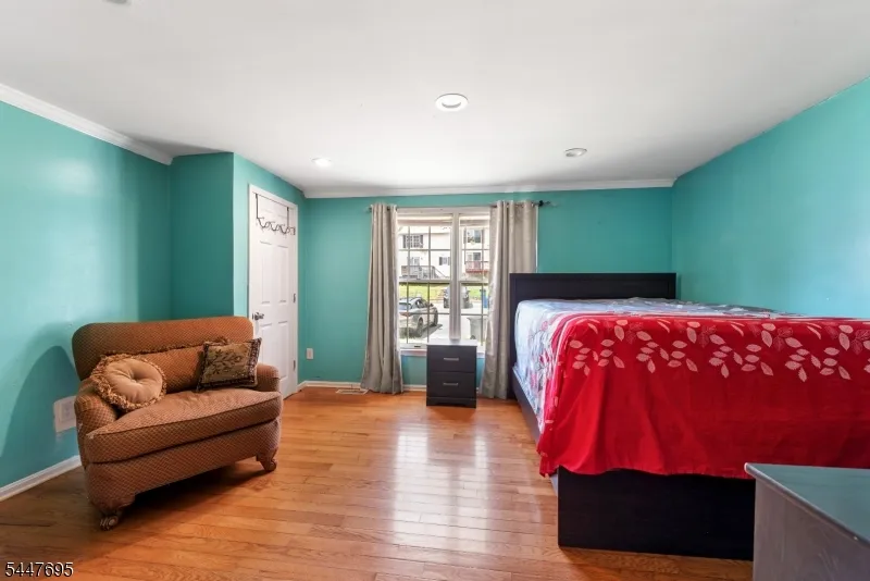 4 Dandridge Dr Newark City, NJ 07108