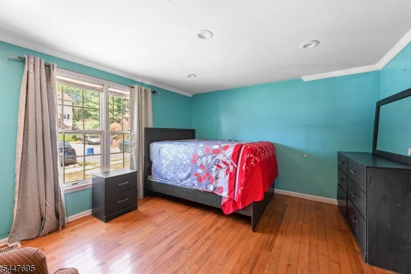 4 Dandridge Dr Newark City, NJ 07108