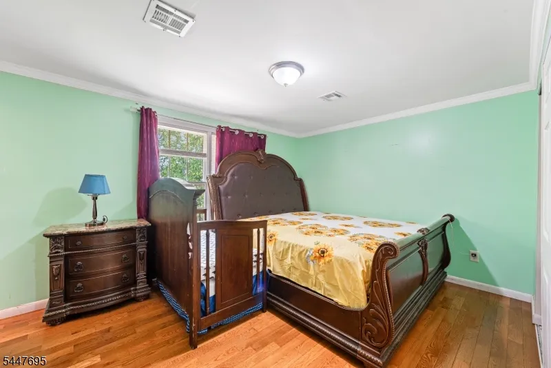 4 Dandridge Dr Newark City, NJ 07108