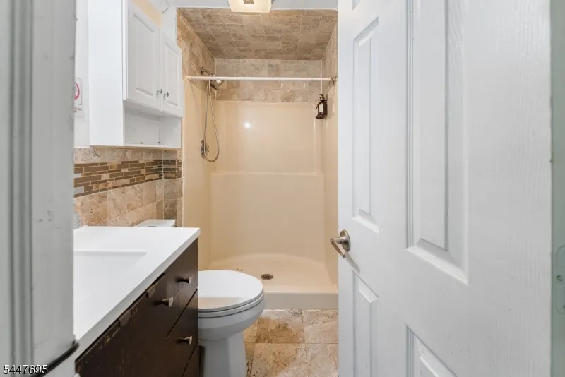 4 Dandridge Dr Newark City, NJ 07108