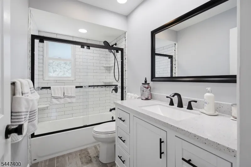 38 Brunswick Dr Howell, NJ 07731