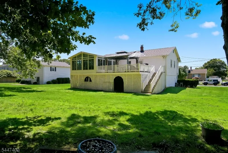 38 Brunswick Dr Howell, NJ 07731