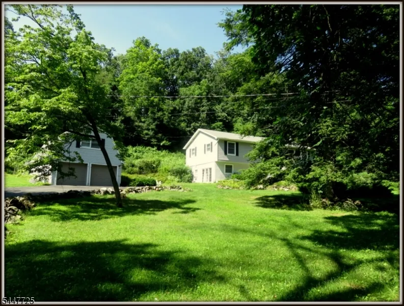 903 Dove Island Rd Stillwater, NJ 07860
