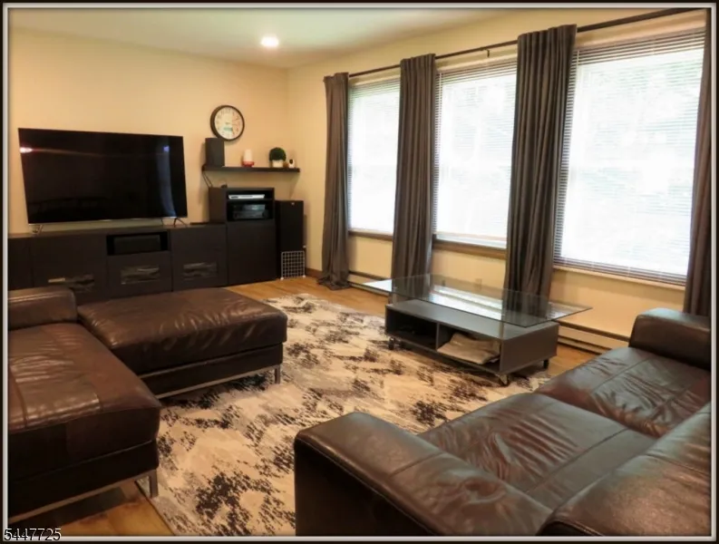 903 Dove Island Rd Stillwater, NJ 07860
