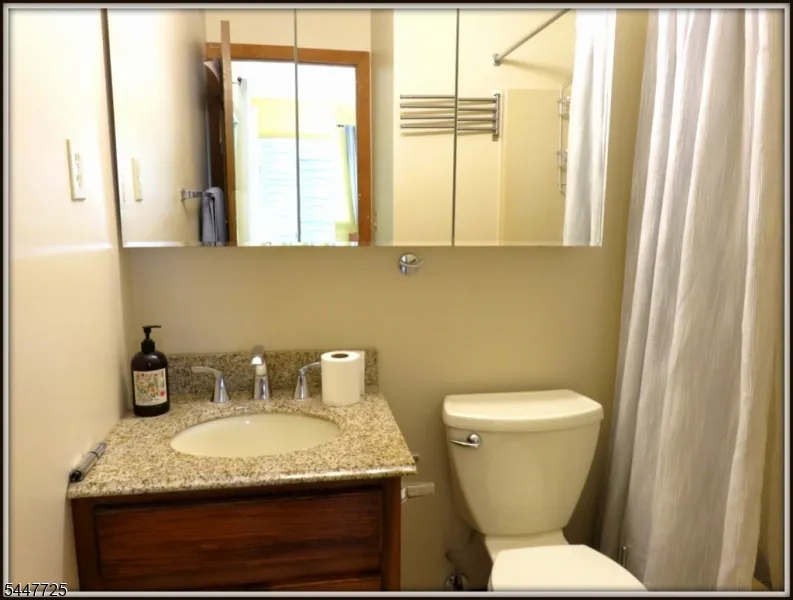 903 Dove Island Rd Stillwater, NJ 07860