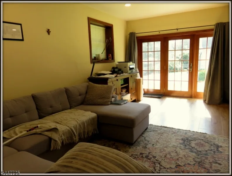 903 Dove Island Rd Stillwater, NJ 07860