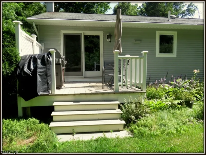 903 Dove Island Rd Stillwater, NJ 07860