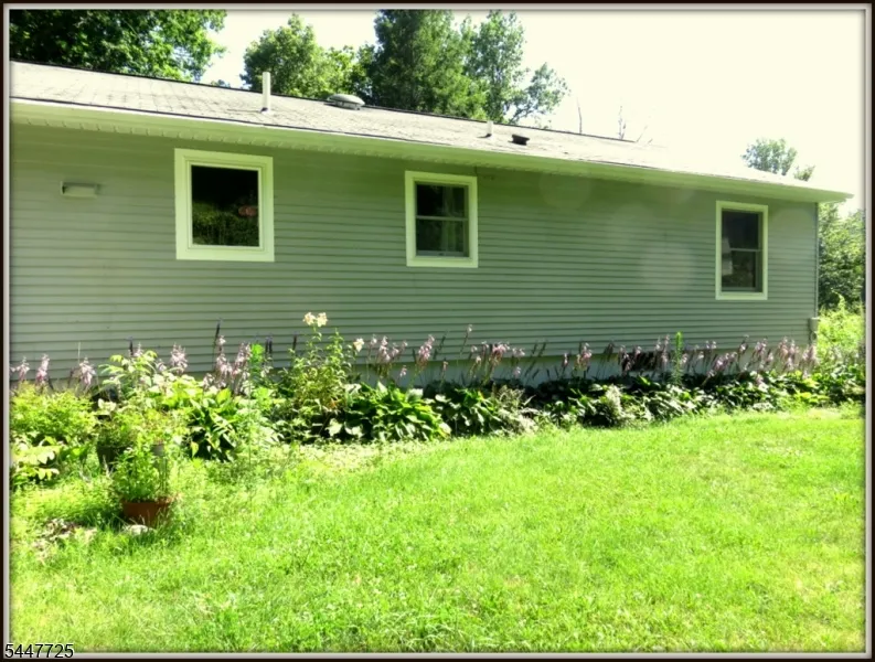 903 Dove Island Rd Stillwater, NJ 07860
