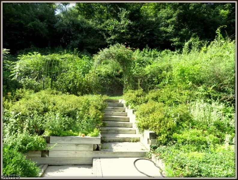 903 Dove Island Rd Stillwater, NJ 07860