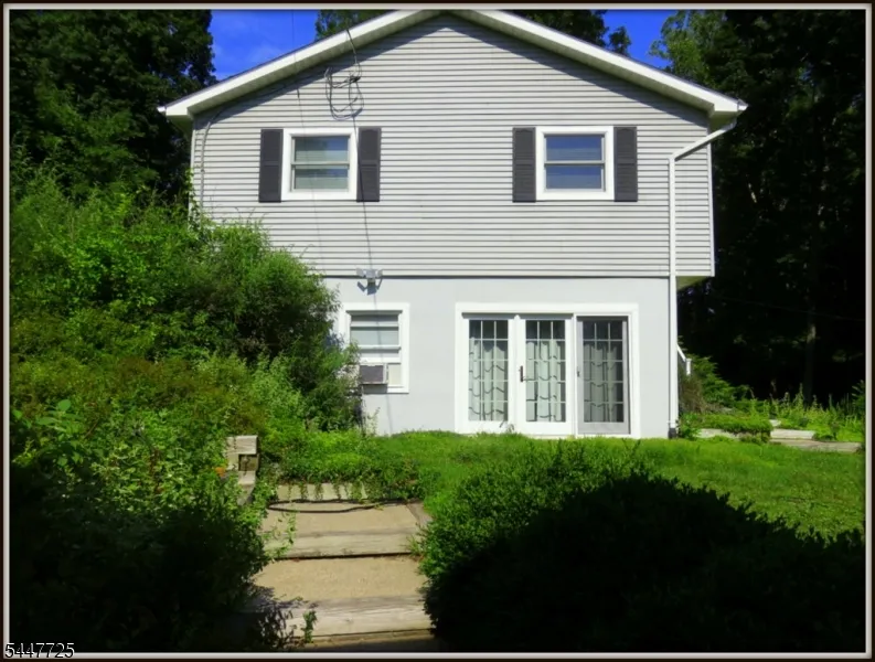 903 Dove Island Rd Stillwater, NJ 07860