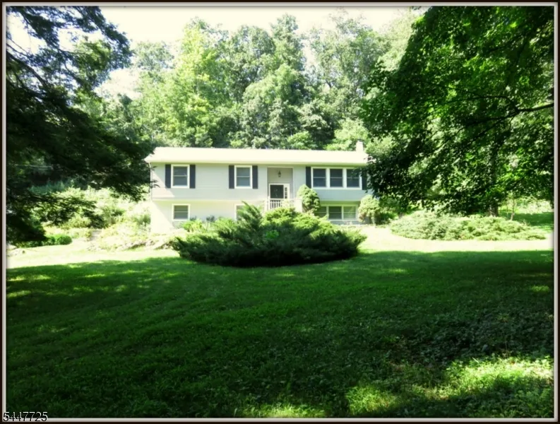 903 Dove Island Rd Stillwater, NJ 07860