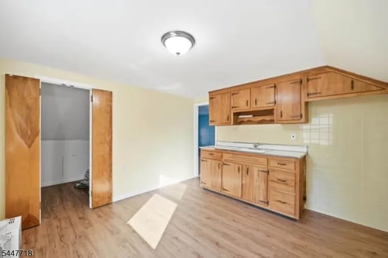 309 Erie Ave Midland Park, NJ 07432