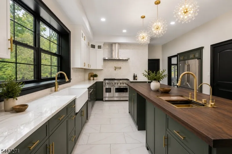 49 Northwood Rd Hopatcong, NJ 07849