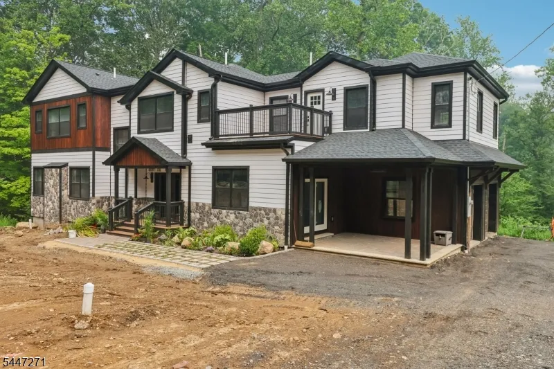 49 Northwood Rd Hopatcong, NJ 07849