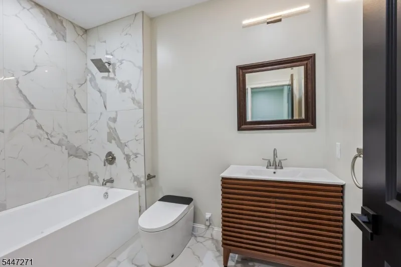 49 Northwood Rd Hopatcong, NJ 07849