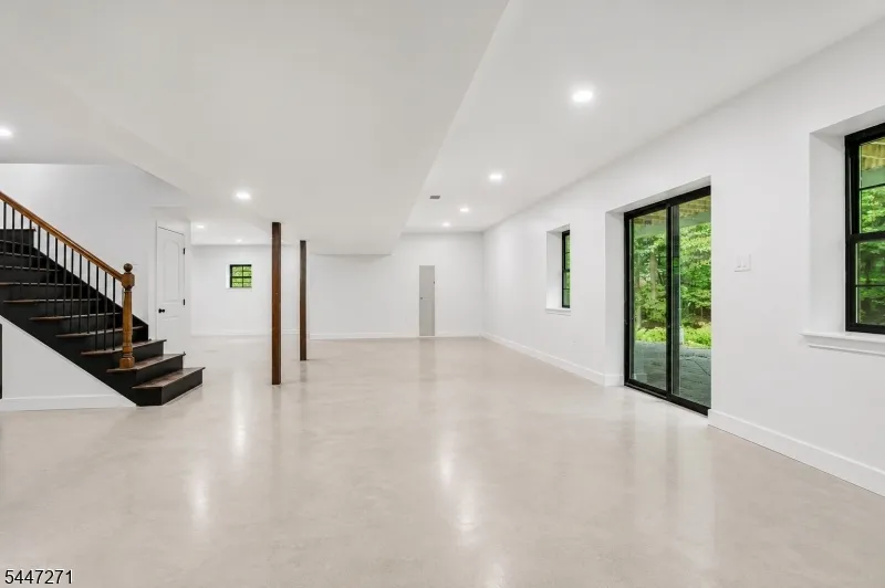 49 Northwood Rd Hopatcong, NJ 07849