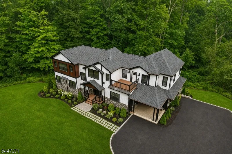 49 Northwood Rd Hopatcong, NJ 07849