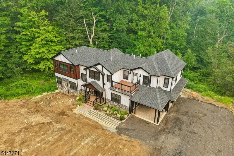 49 Northwood Rd Hopatcong, NJ 07849