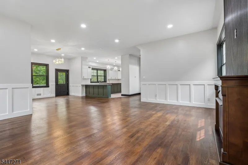 49 Northwood Rd Hopatcong, NJ 07849