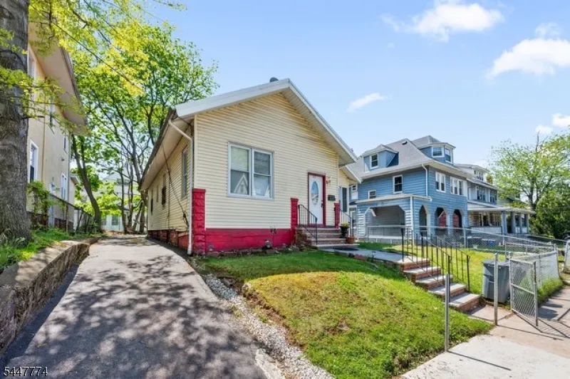 42 Scheerer Ave Newark City, NJ 07112