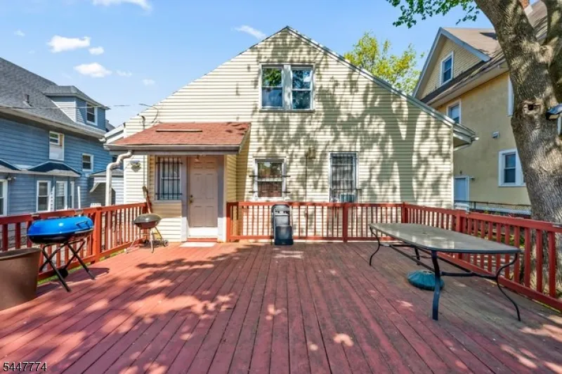 42 Scheerer Ave Newark City, NJ 07112