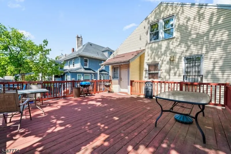 42 Scheerer Ave Newark City, NJ 07112