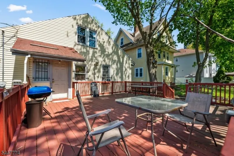 42 Scheerer Ave Newark City, NJ 07112