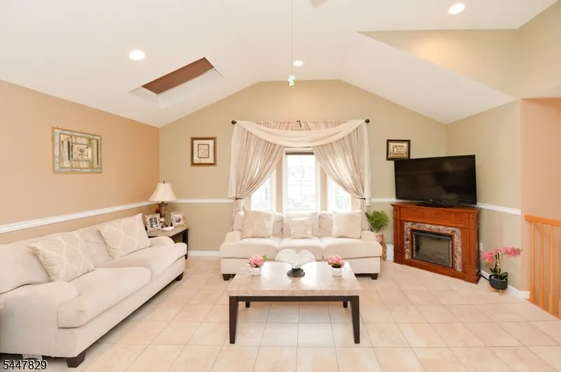 120 Corabelle Ave Lodi, NJ 07644