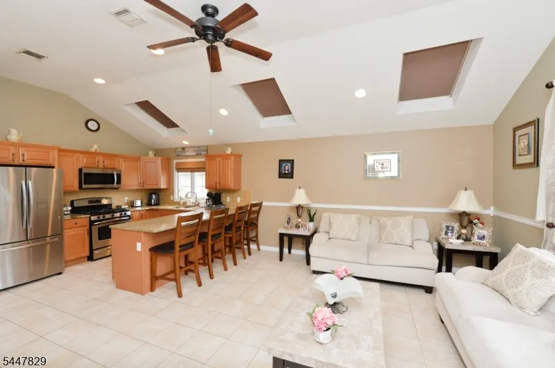 120 Corabelle Ave Lodi, NJ 07644