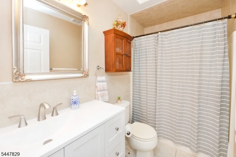 120 Corabelle Ave Lodi, NJ 07644