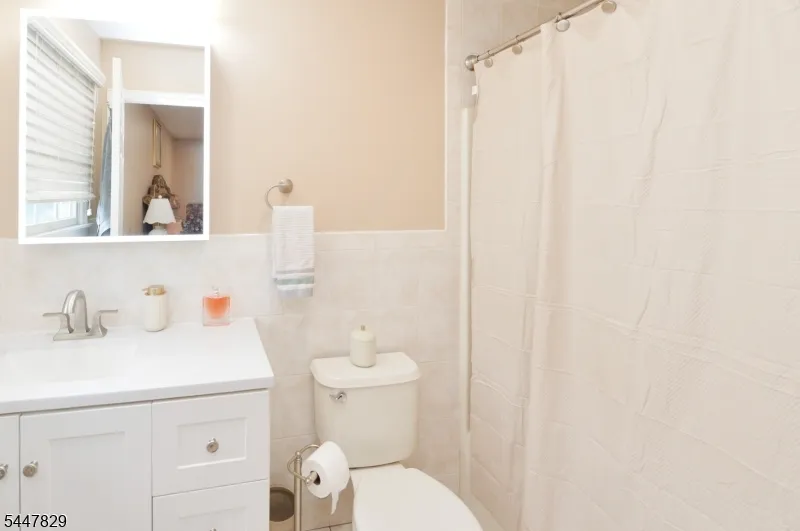 120 Corabelle Ave Lodi, NJ 07644