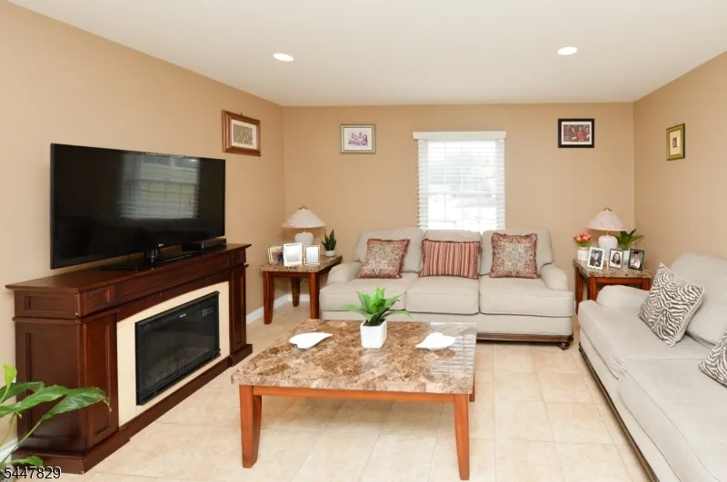 120 Corabelle Ave Lodi, NJ 07644