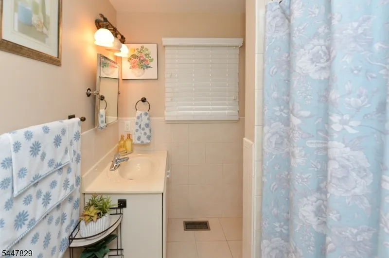 120 Corabelle Ave Lodi, NJ 07644