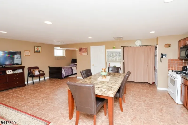120 Corabelle Ave Lodi, NJ 07644
