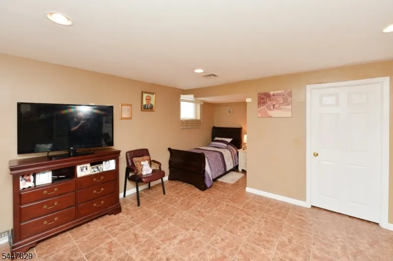 120 Corabelle Ave Lodi, NJ 07644