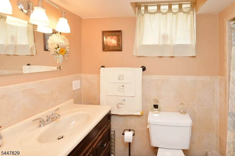 120 Corabelle Ave Lodi, NJ 07644