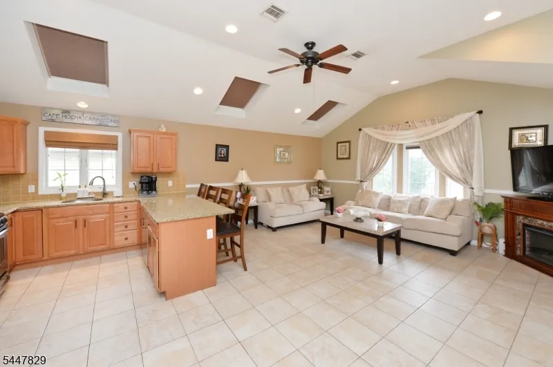 120 Corabelle Ave Lodi, NJ 07644