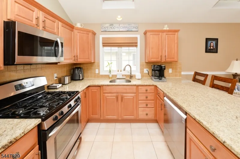 120 Corabelle Ave Lodi, NJ 07644