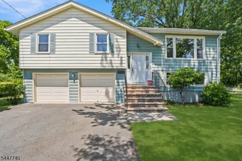 11 Ray Ave