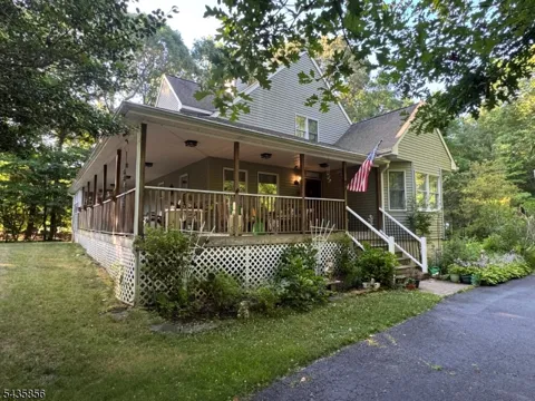7 W Woodland Ave