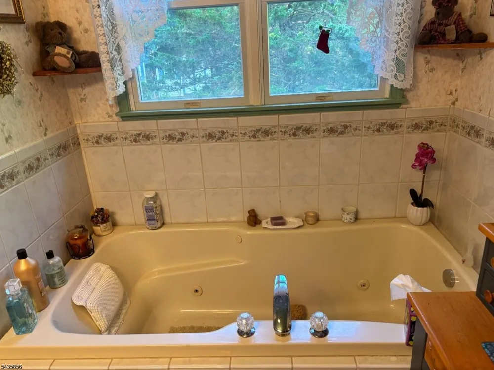 7 W Woodland Ave Middle, NJ 08210