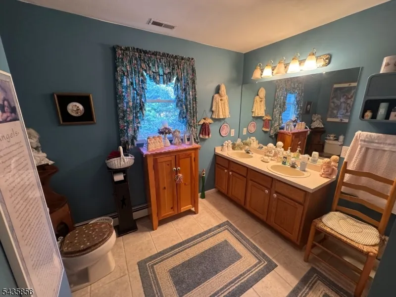 7 W Woodland Ave Middle, NJ 08210