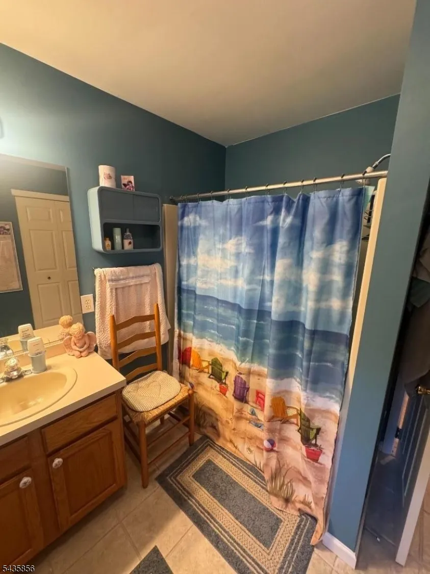 7 W Woodland Ave Middle, NJ 08210