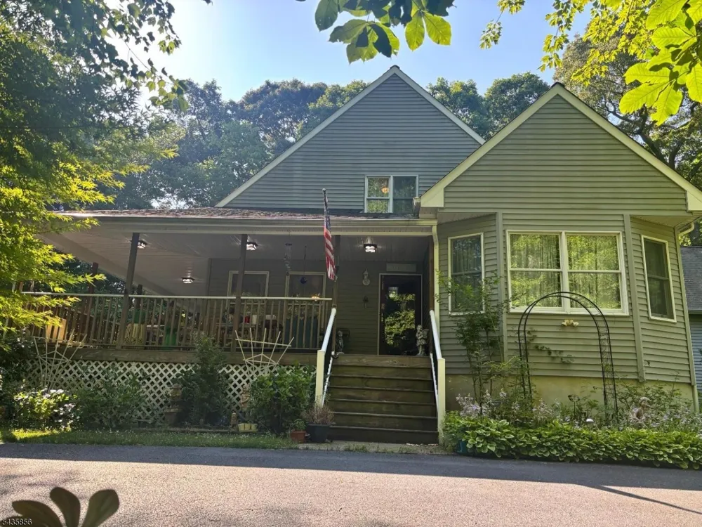 7 W Woodland Ave Middle, NJ 08210