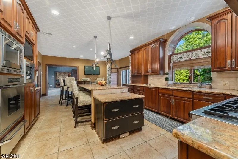 25 Wilshire Dr Sparta, NJ 07871