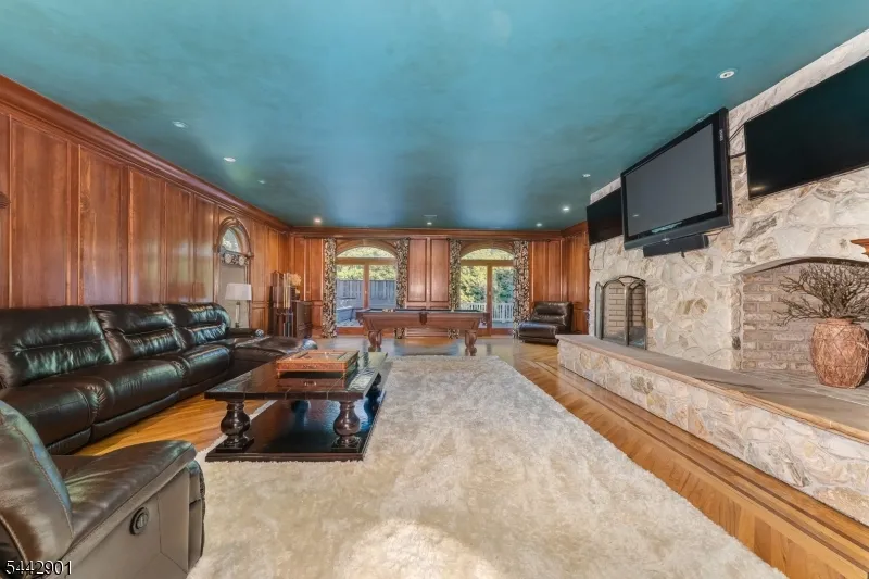 25 Wilshire Dr Sparta, NJ 07871